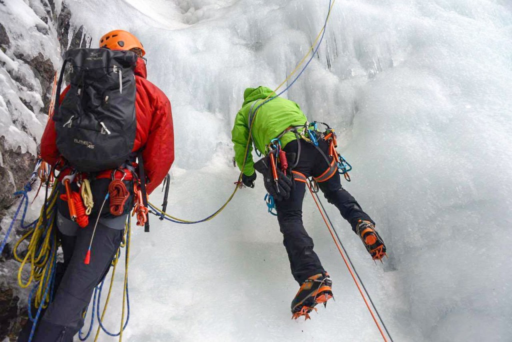 climbing-under-ropes